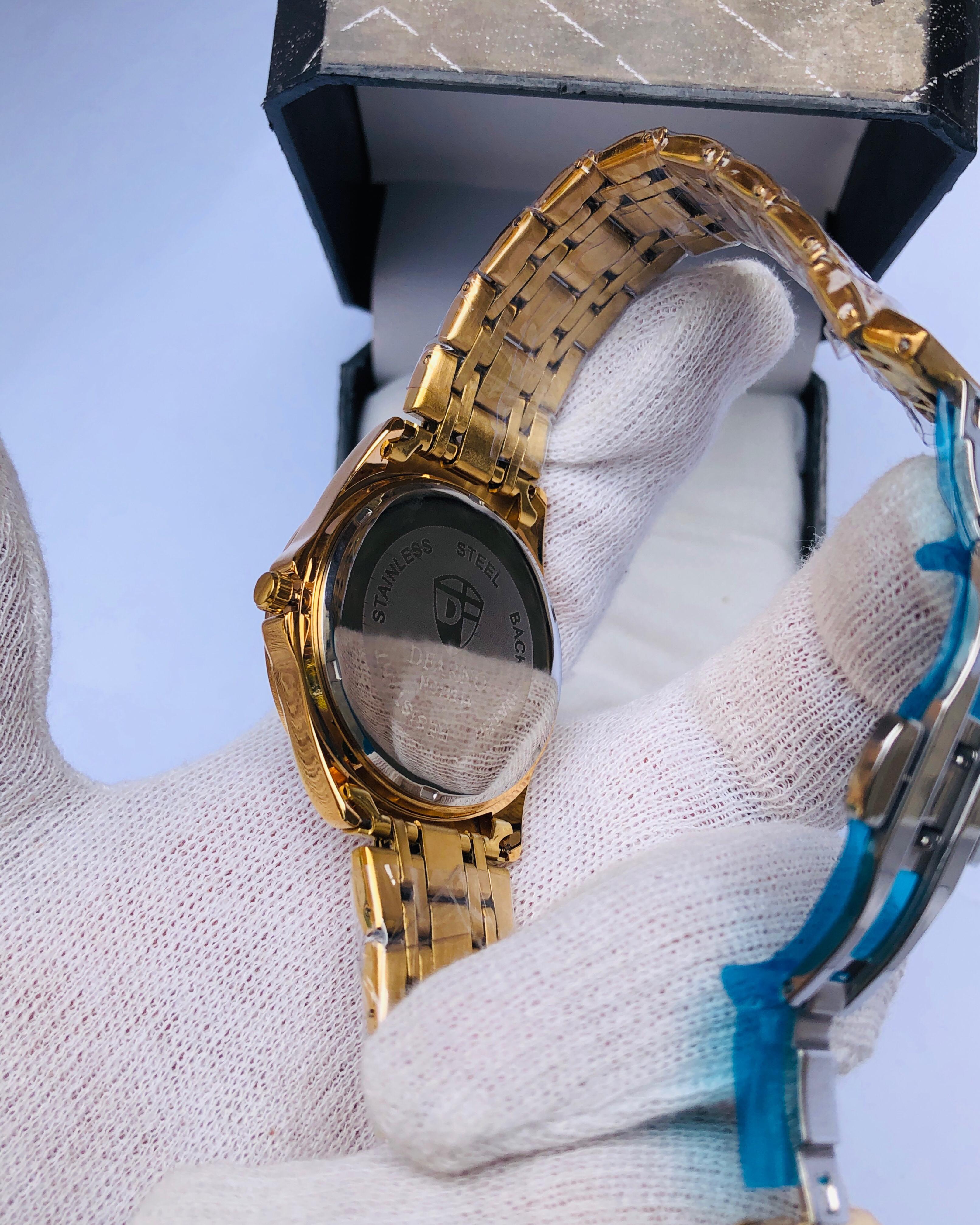 DEARNO Luxury Golden Quartz Watch for Men – Sapphire Glass, Stainless Steel Strap