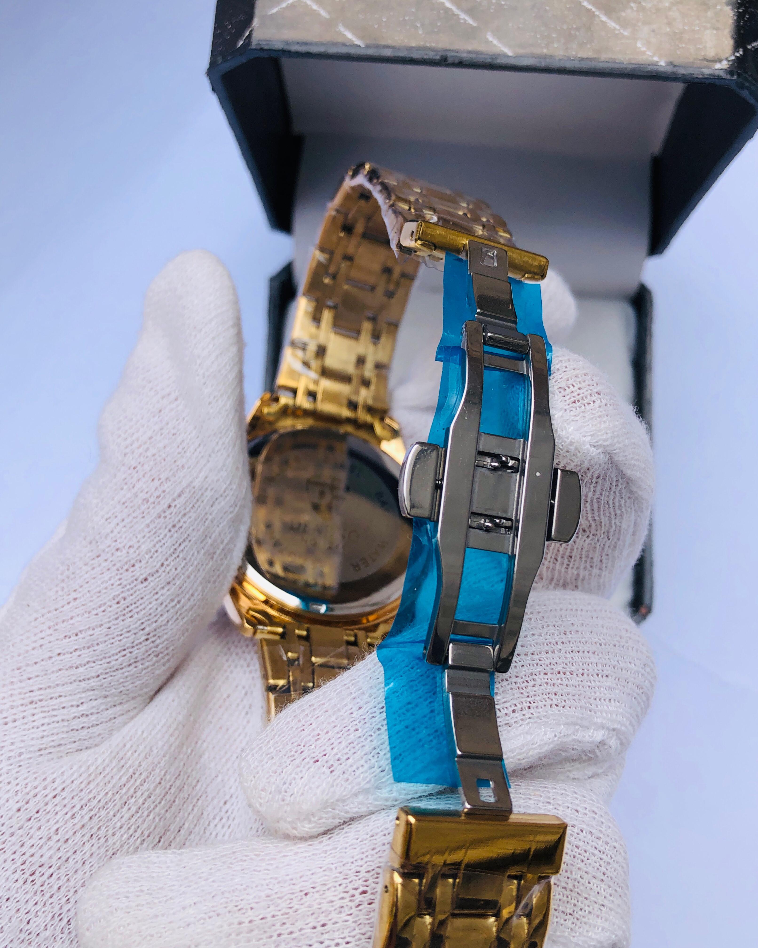 DEARNO Luxury Golden Quartz Watch for Men – Sapphire Glass, Stainless Steel Strap