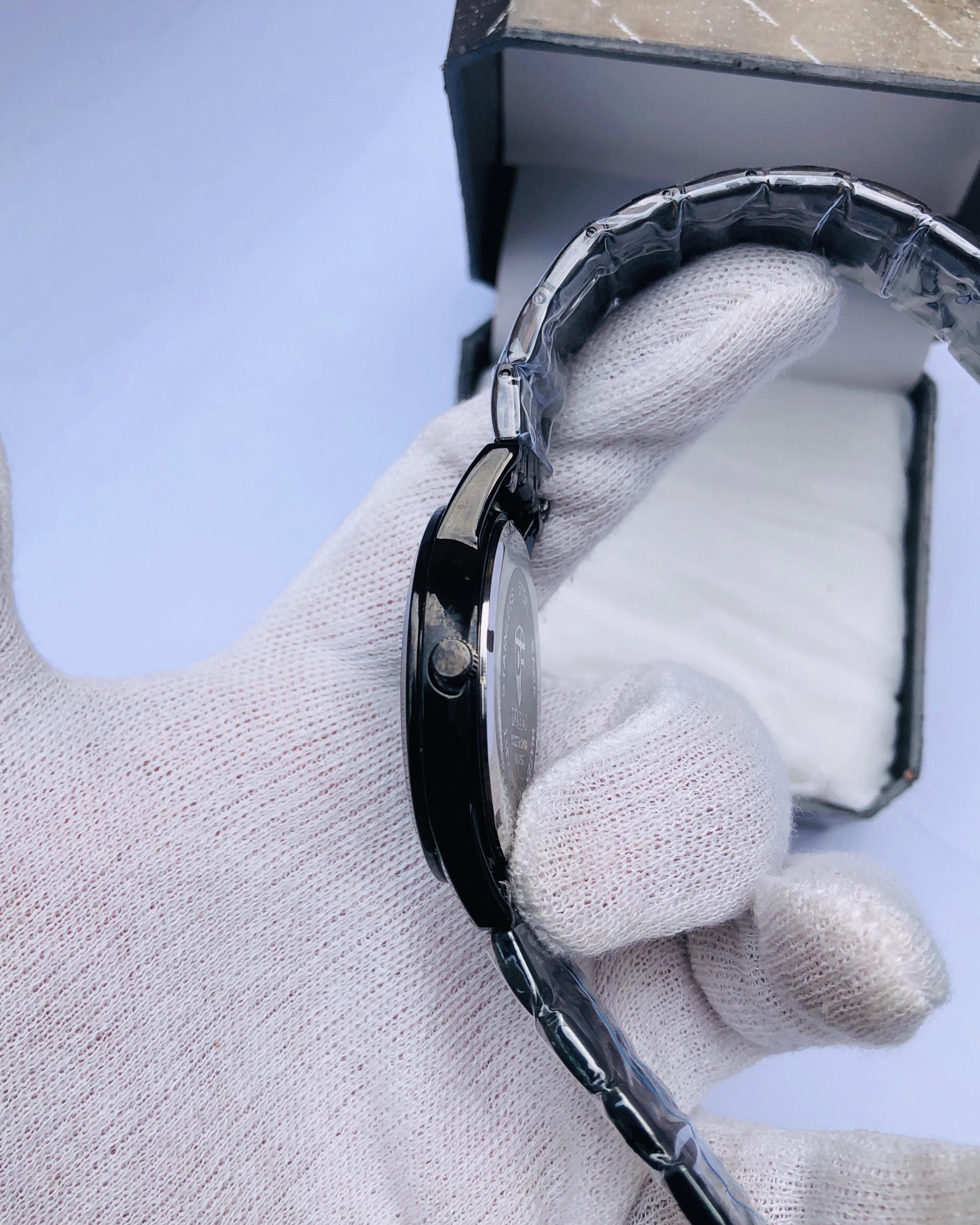 DEARNO Luxury Black Quartz Watch for Men – Sapphire Glass, Stainless Steel Strap